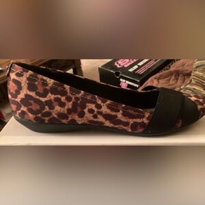 AK sport leopard pointed toe flats